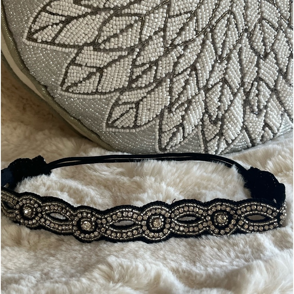 Elegant Black Headband withh Rhinestones